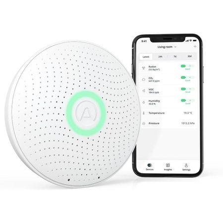 Moniteur Airthings Wave Plus : boîtier rond blanc vu de face, sur fond clair